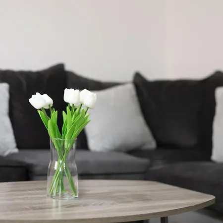 Budget 2-bed House 10mins To Leeds Centre Leeds (West Yorkshire)