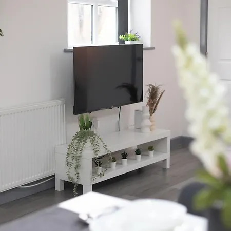 Budget 2-bed House 10mins To Leeds Centre * Leeds (West Yorkshire)