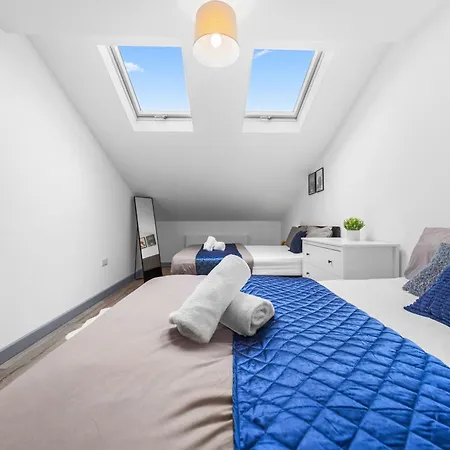 Budget 2-bed House 10mins To Centre Leeds (West Yorkshire)