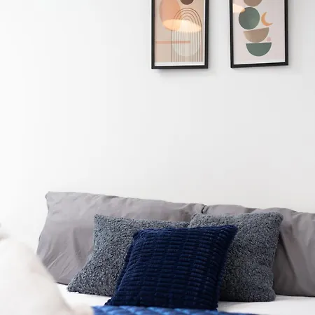 Budget 2-bed House 10mins To Centre Hébergement de vacances *