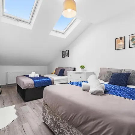 Budget 2-bed House 10mins To Centre Hébergement de vacances