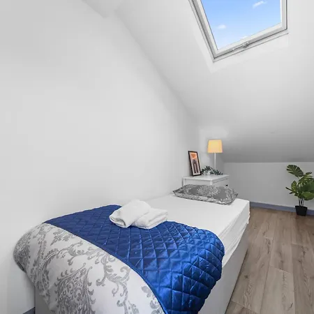 Budget 2-bed House 10mins To Centre Hébergement de vacances