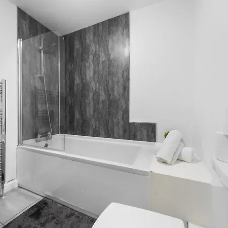 Vakantiehuis Budget 2-bed House 10mins To Centre