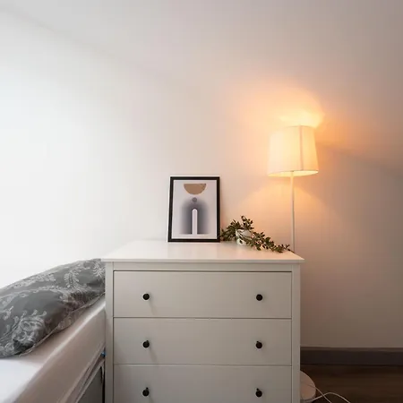 Budget 2-bed House 10mins To Centre Vakantiehuis