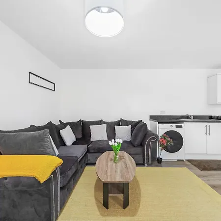 Budget 2-bed House 10mins To Centre Hébergement de vacances