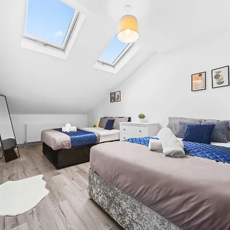 Budget 2-bed House 10mins To Leeds Centre Leeds (West Yorkshire)
