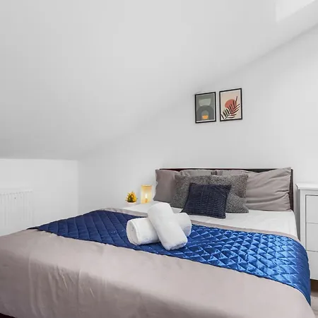 Budget 2-bed House 10mins To Centre Vakantiehuis