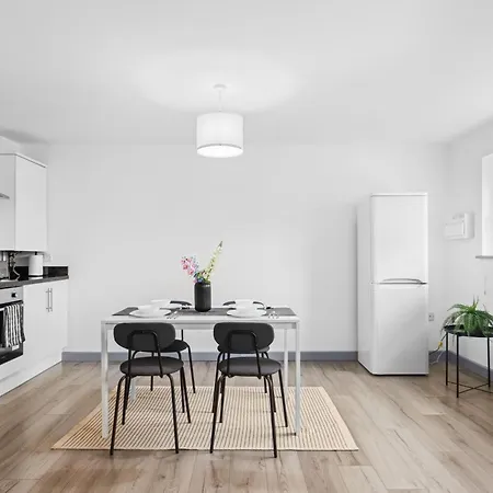 Budget 2-bed House 10mins To Centre Vakantiehuis Leeds (West Yorkshire)