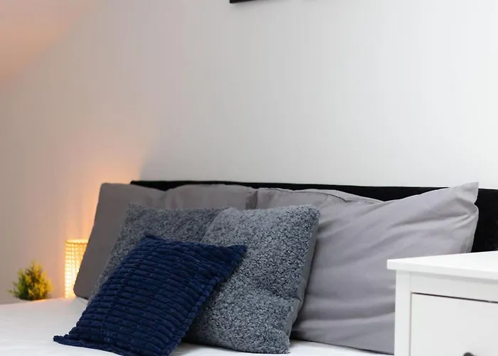 Budget 2-bed House 10mins To Centre 度假居 利兹