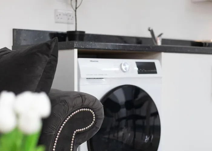 Budget 2-bed House 10mins To Centre 利兹