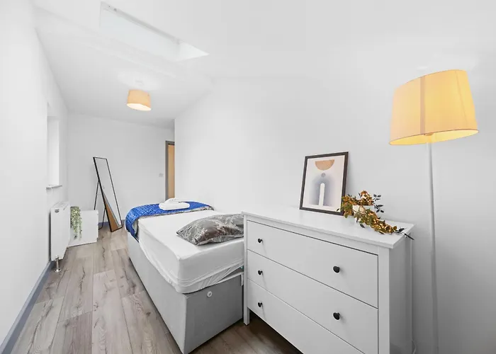 度假居 Budget 2-bed House 10mins To Centre 利兹