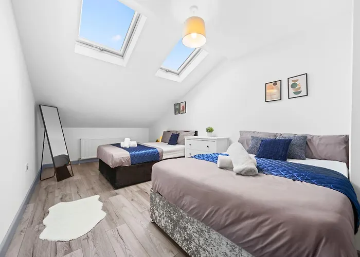 Budget 2-bed House 10mins To Centre 利兹