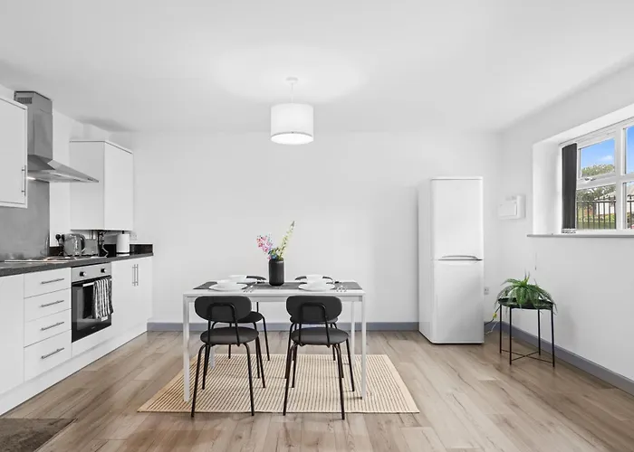 Budget 2-bed House 10mins To Centre 度假居 利兹