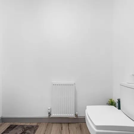 Budget 2-bed House 10mins To Centre Leeds (West Yorkshire)