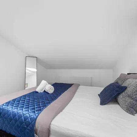 Holiday home Budget 2-bed House 10mins To Centre