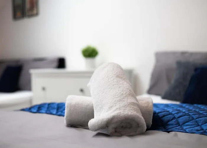 Budget 2-bed House 10mins To Centre *