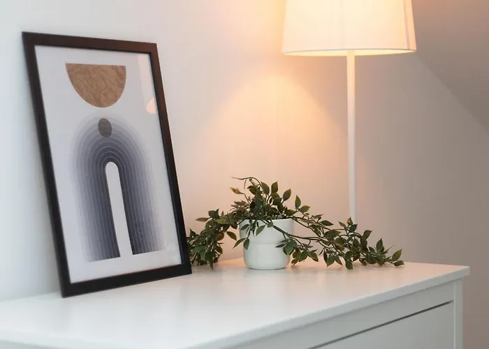 Budget 2-bed House 10mins To Centre Leeds (West Yorkshire)