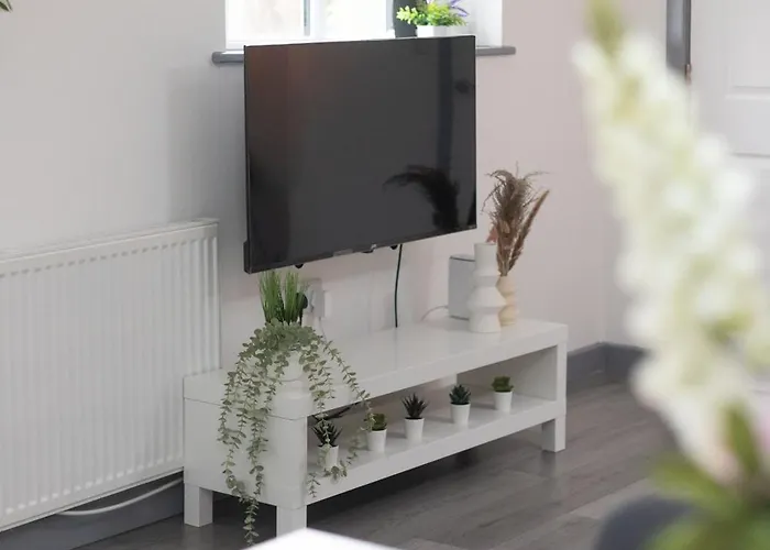 Budget 2-bed House 10mins To Centre * Leeds (West Yorkshire)