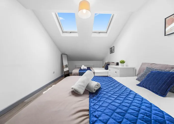 Budget 2-bed House 10mins To Centre Leeds (West Yorkshire)