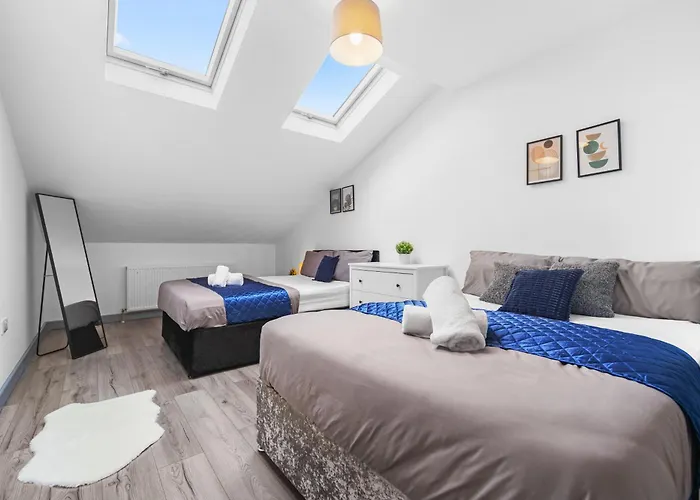 Budget 2-bed House 10mins To Centre Сasa de vacaciones