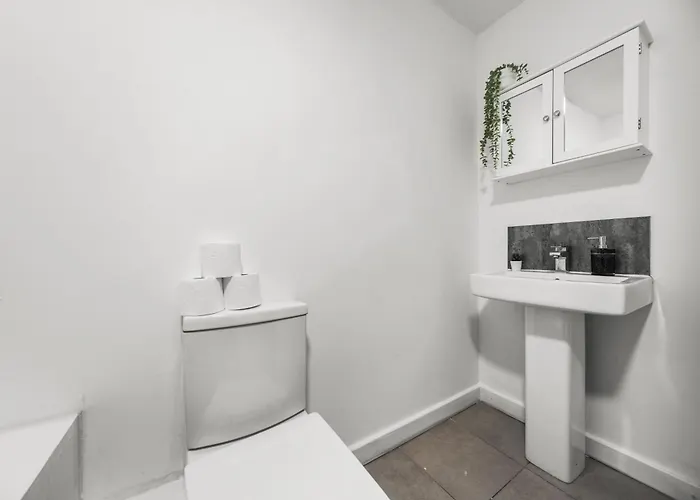 Budget 2-bed House 10mins To Centre Сasa de vacaciones *