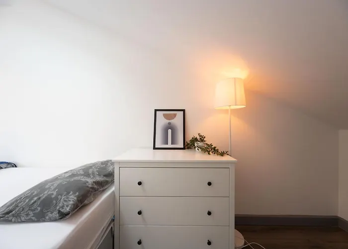 Budget 2-bed House 10mins To Centre Сasa de vacaciones