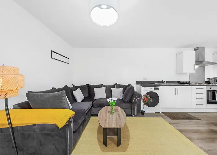 Budget 2-bed House 10mins To Centre Сasa de vacaciones